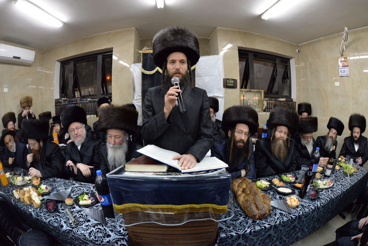 בבית המדרש 'היכל יצחק' - ספינקא סיימו ש"ס