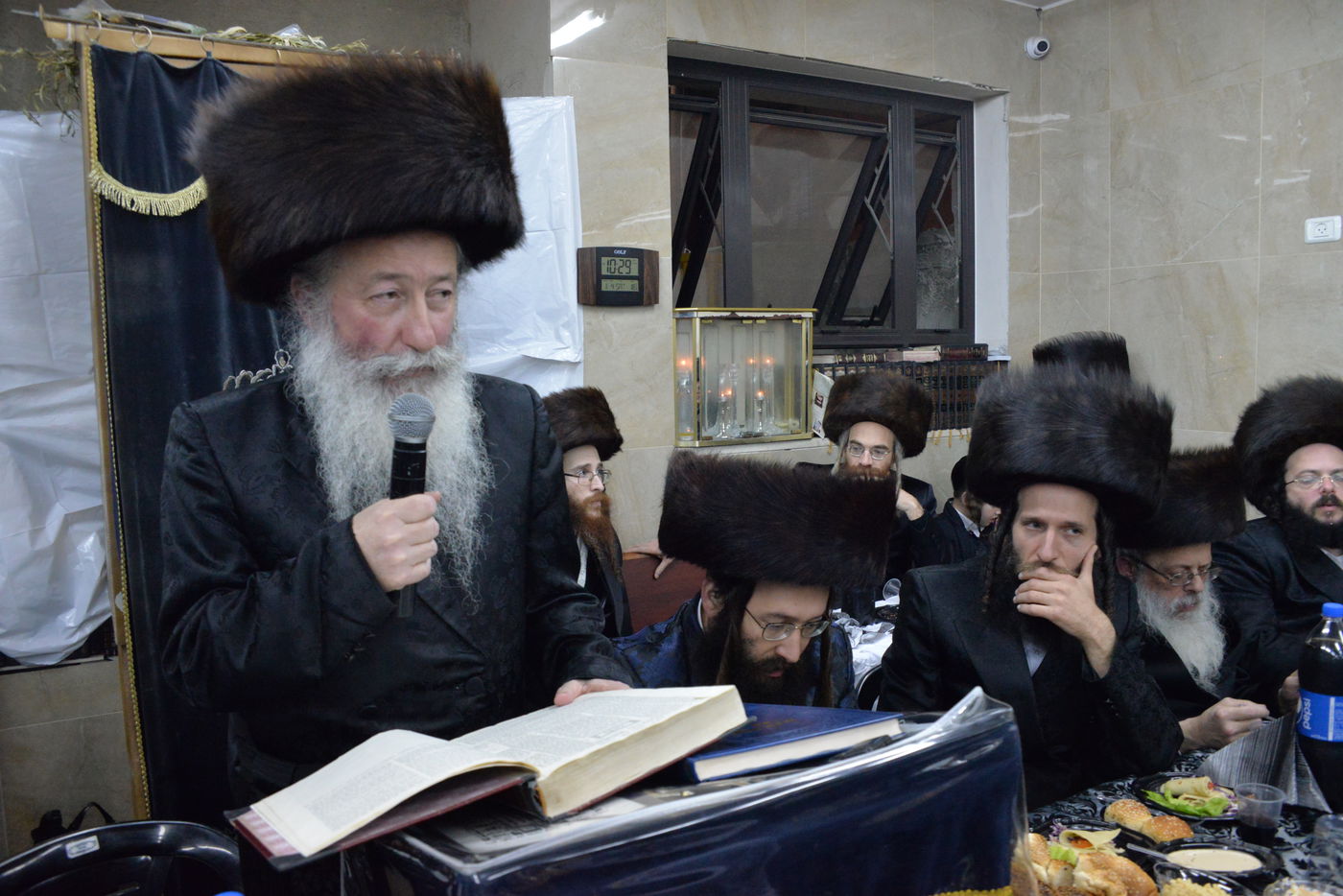 בבית המדרש 'היכל יצחק' - ספינקא סיימו ש"ס