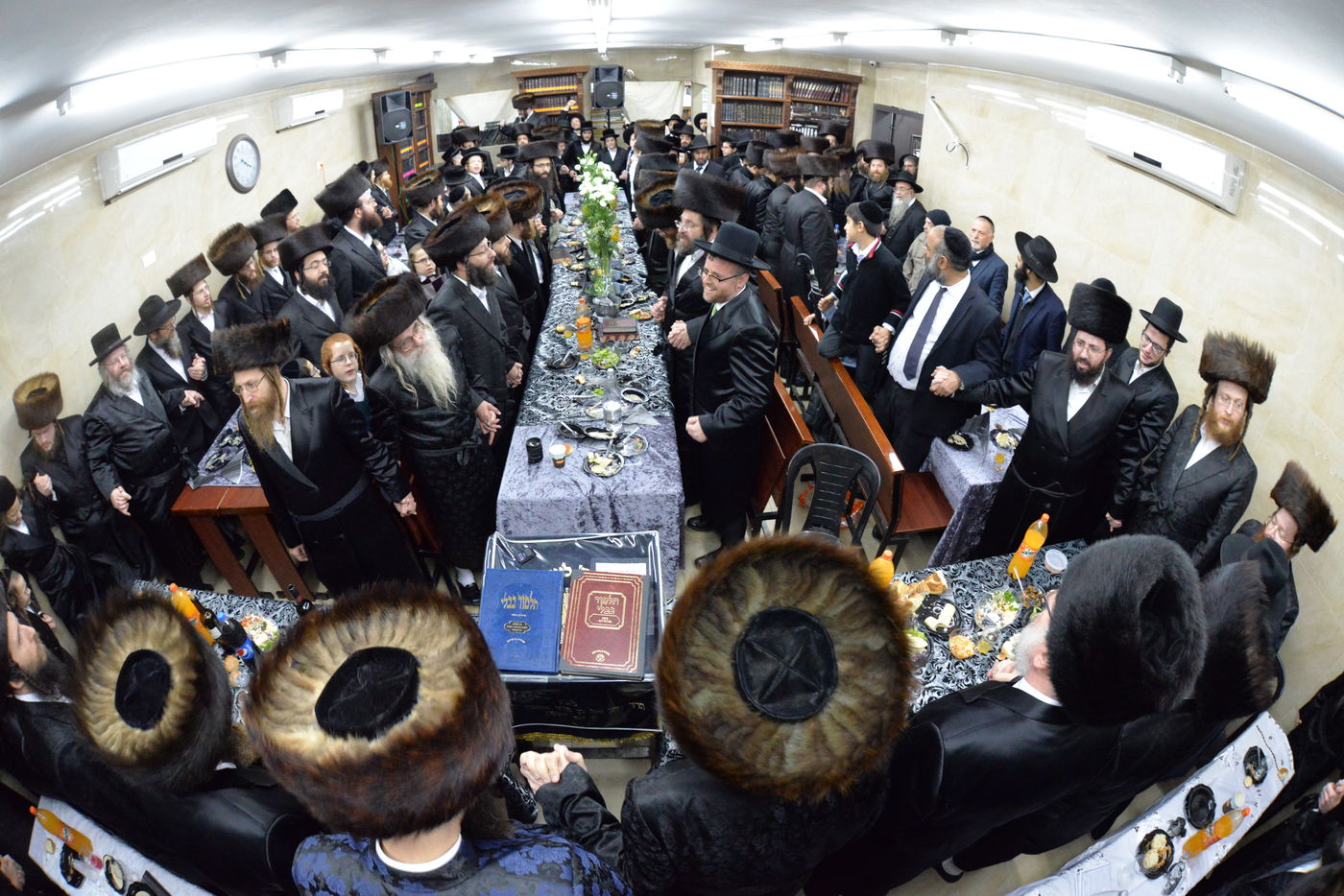 בבית המדרש 'היכל יצחק' - ספינקא סיימו ש"ס