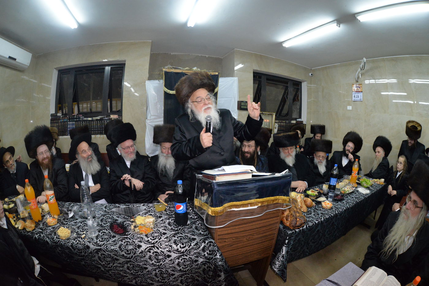 בבית המדרש 'היכל יצחק' - ספינקא סיימו ש"ס