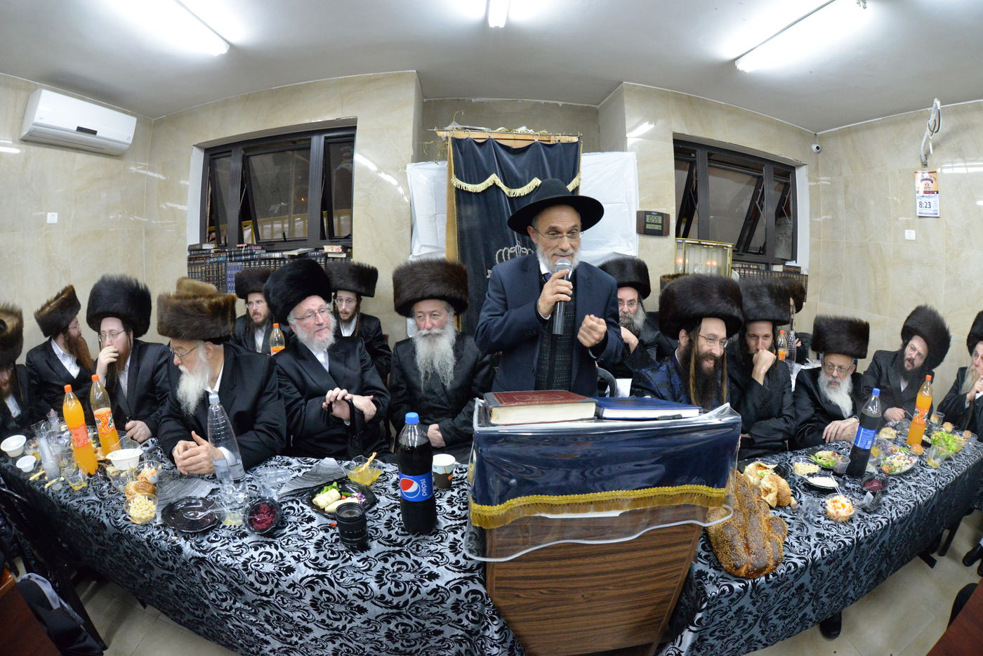 בבית המדרש 'היכל יצחק' - ספינקא סיימו ש"ס