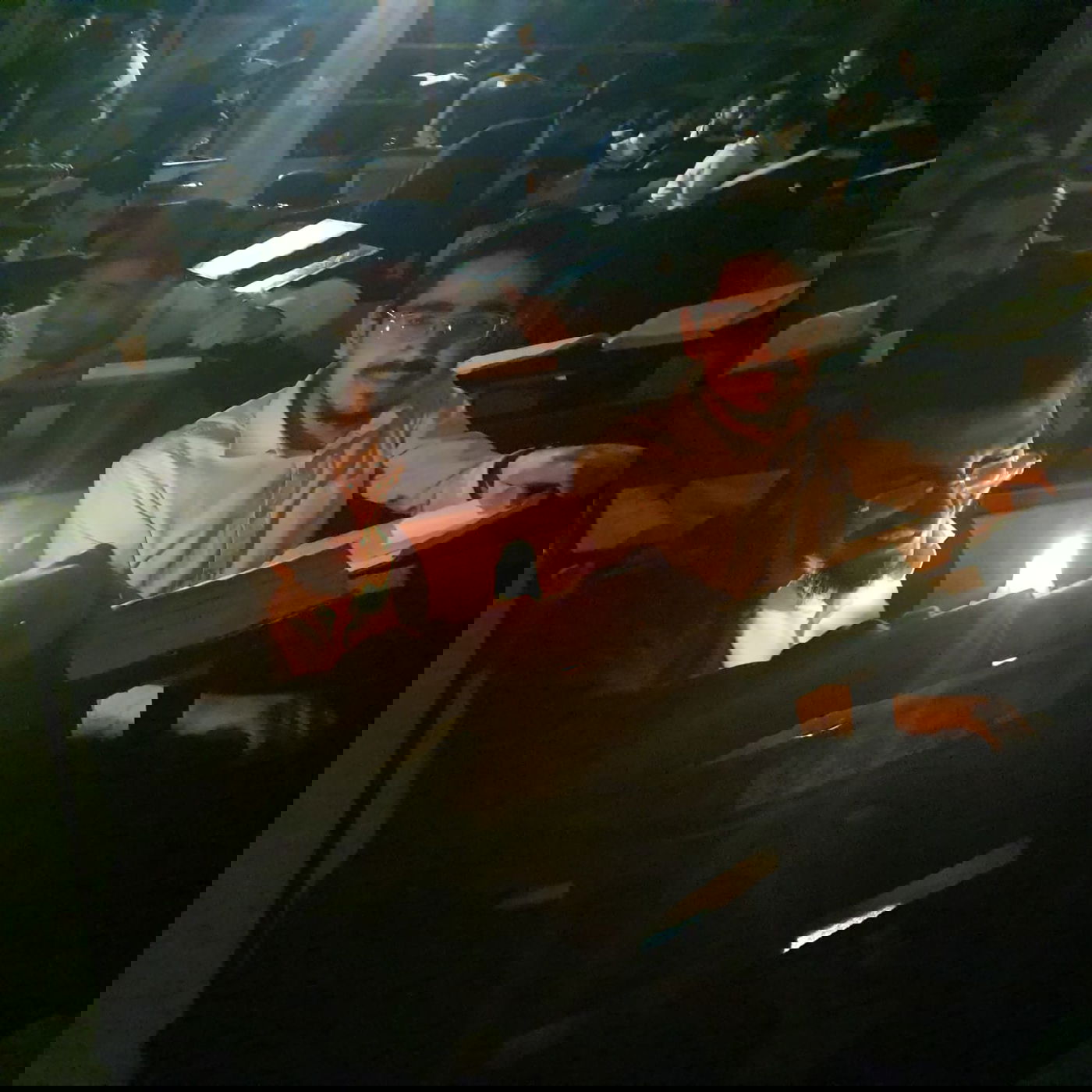 למרות החושך: הבחורים המשיכו ללמוד. צפו