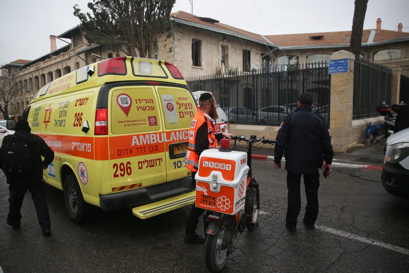 חרדי נפגע בינוני מאבנים שנזרקו על רכבו
