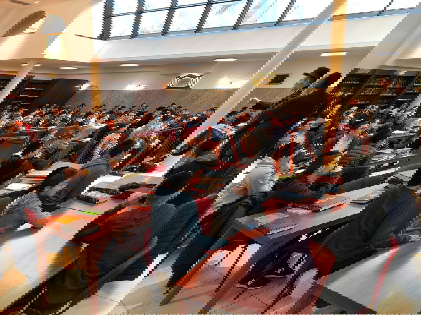 הרב הראשי: "התשובה לאנטישמיות - קביעת זמן לתורה"