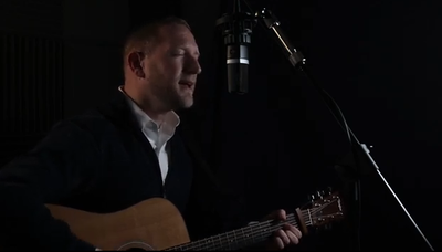 דוד לעווי בביצוע אנפלאגד יפיפה ל"בואי בשלום"