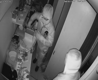 הגנבים רעולי פנים