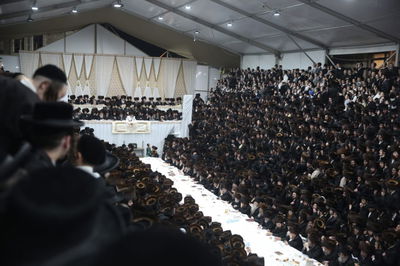 טיש חסידי בסאטמר