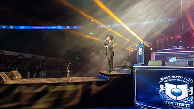 אלי הרצליך, "המנגנים", "מלכות" ו-15,000 איש שרים "המלאך"