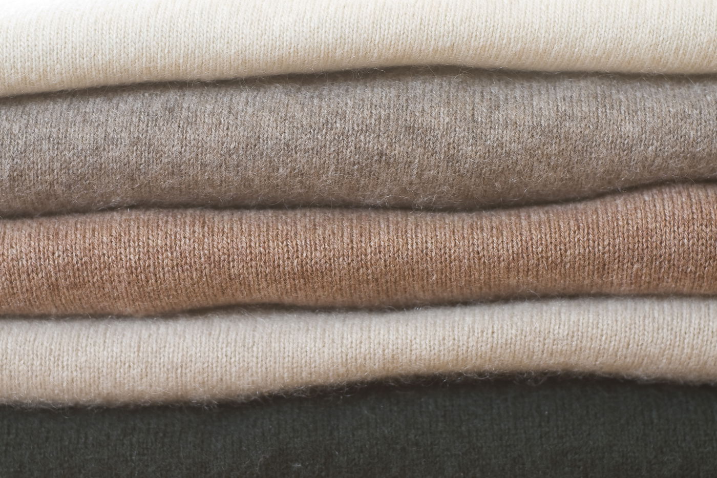 למבינים בלבד: איך לקנות ולטפל בסוודר מקשמיר