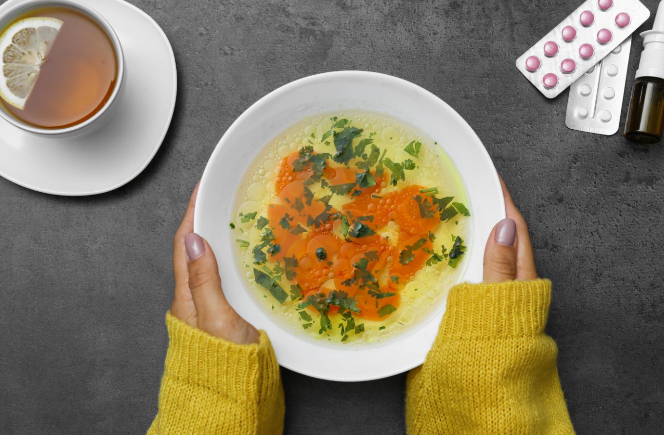 למה מרק עוף גורם לכם להרגיש טוב יותר כשאתם חולים