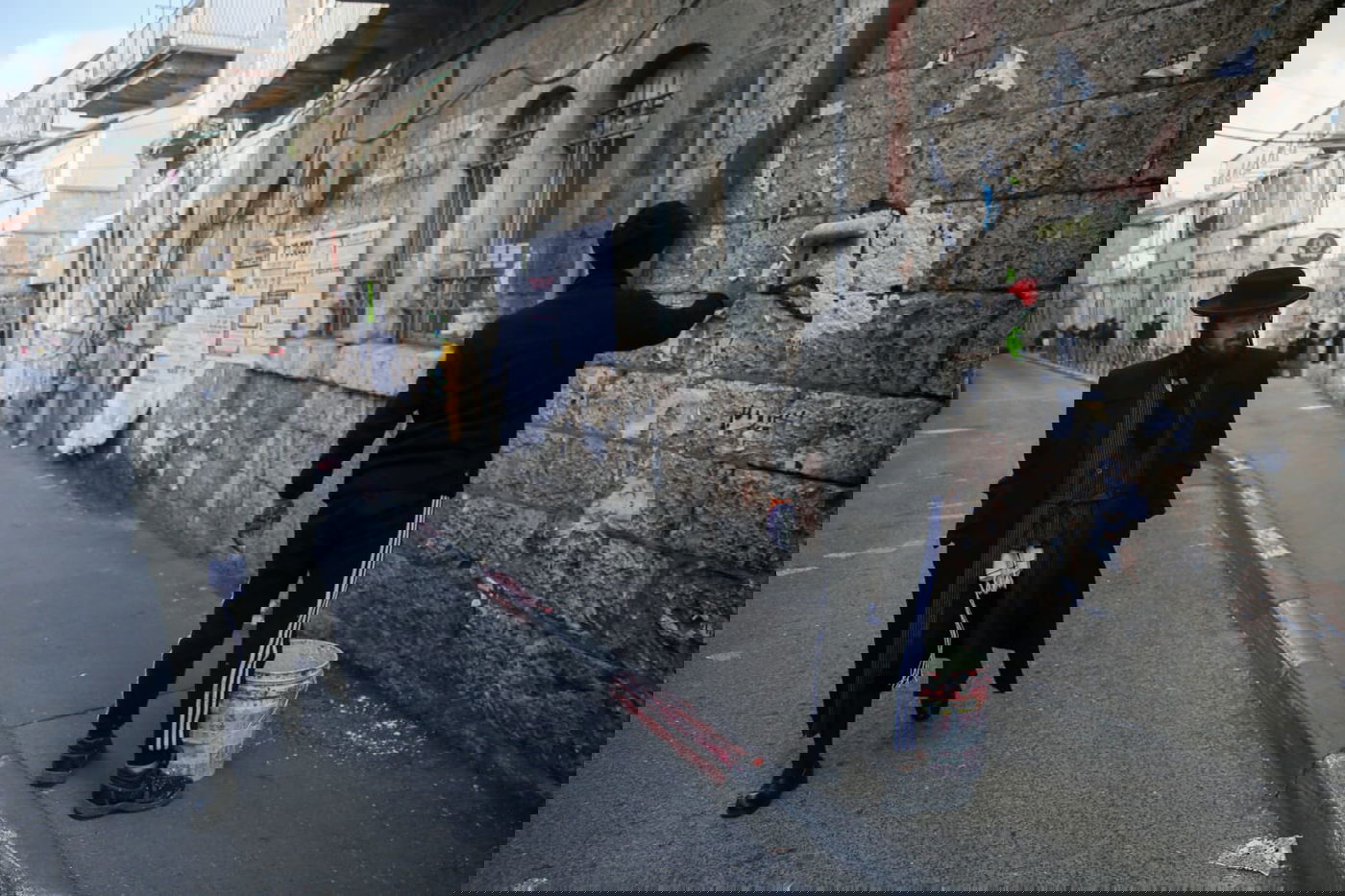 המאבק על ריסוס דגלי פלסטין במאה שערים