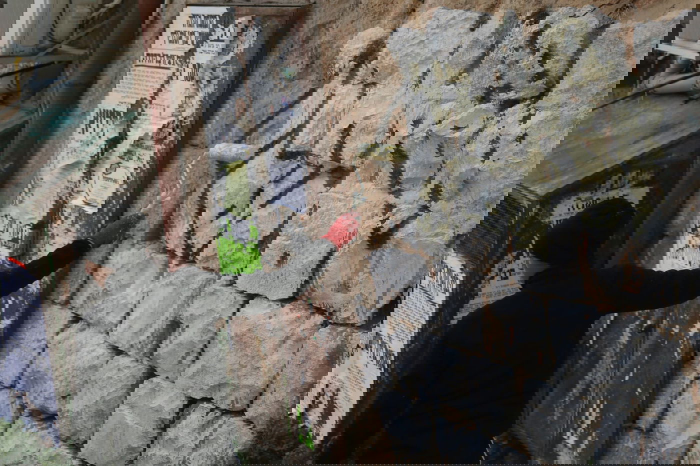 המאבק על ריסוס דגלי פלסטין במאה שערים