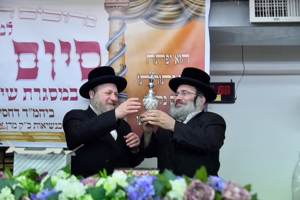 חסידי ויז'ניץ באשדוד סיימו והתחילו את הש"ס