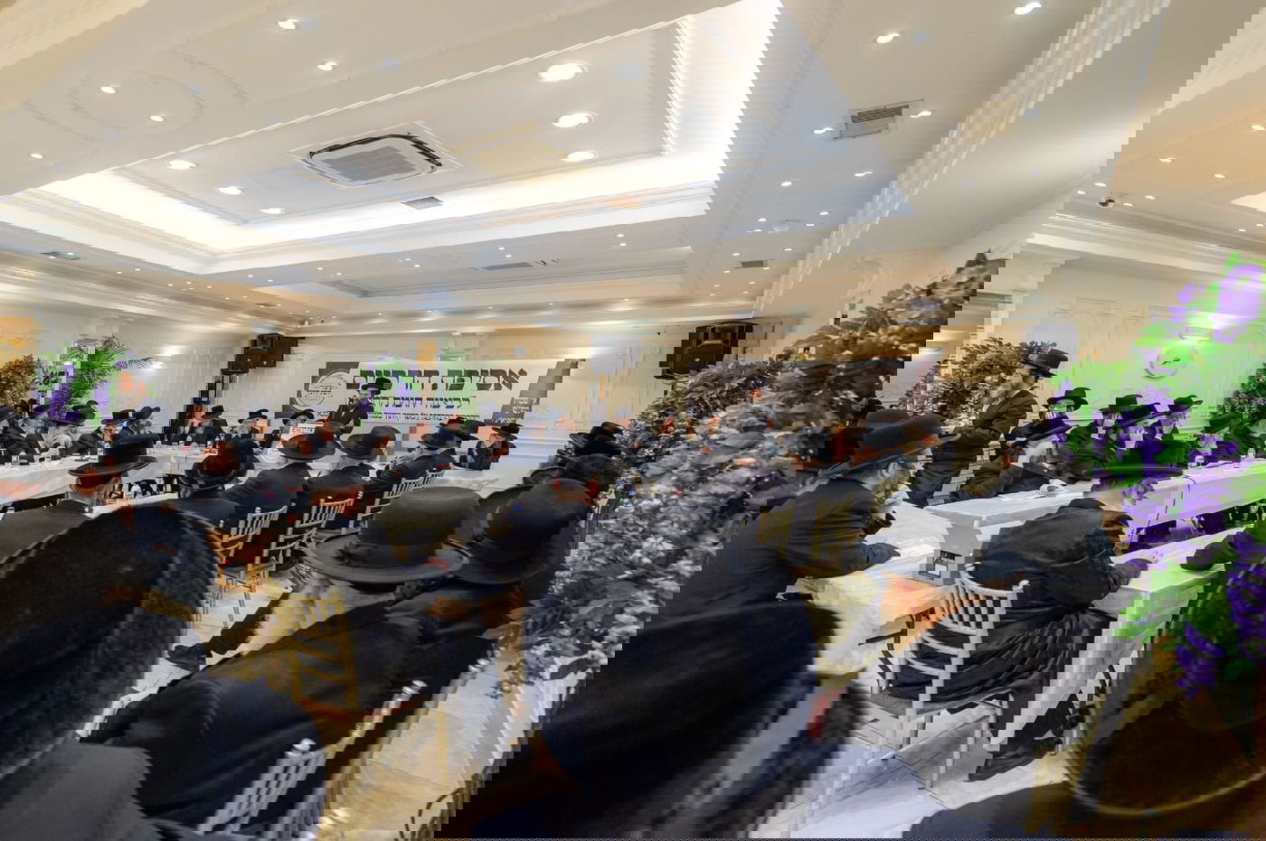 רבנים בלונדון מאיימים: קידום החוקים יוביל להגירת יהודים