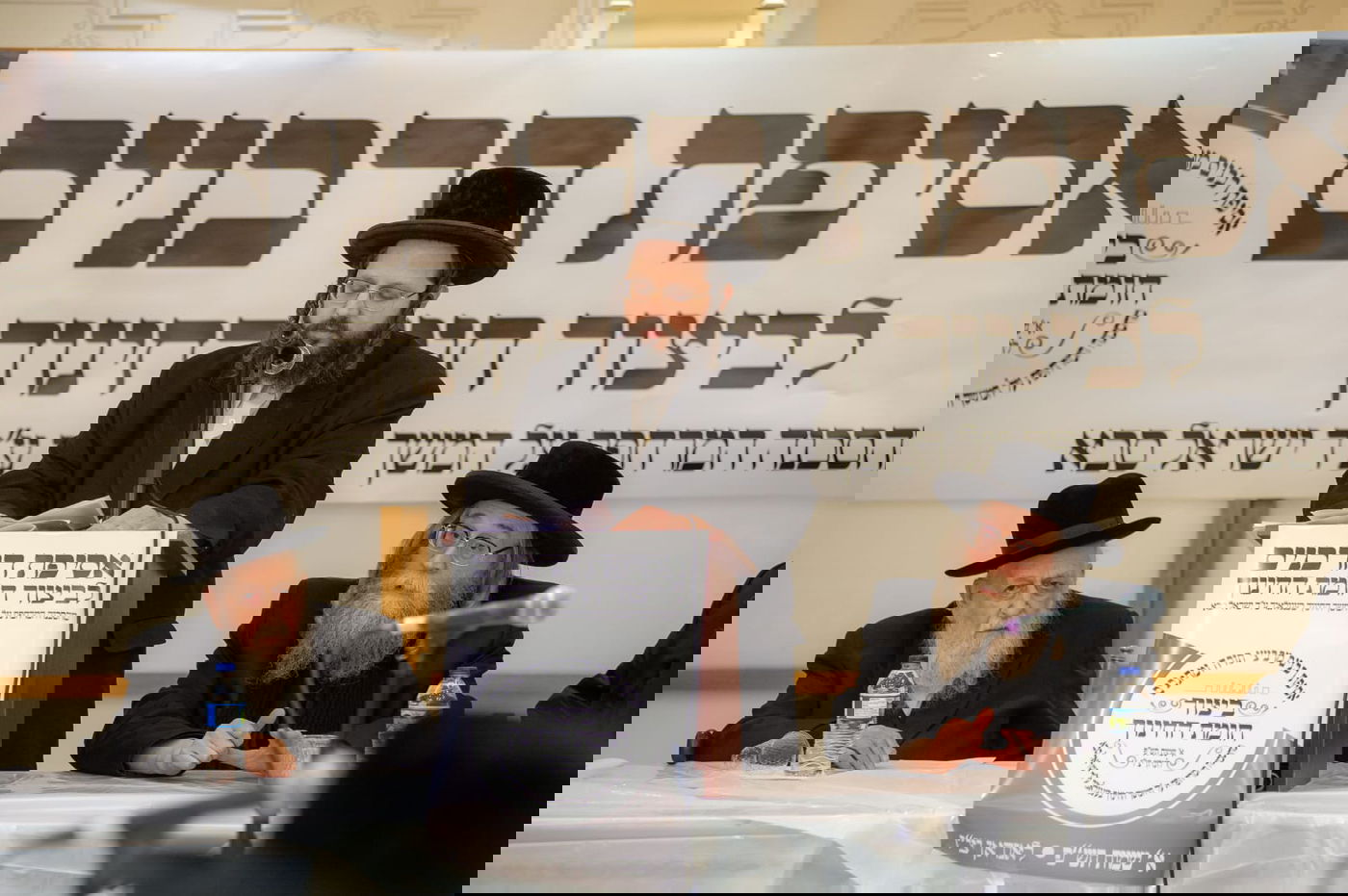 רבנים בלונדון מאיימים: קידום החוקים יוביל להגירת יהודים