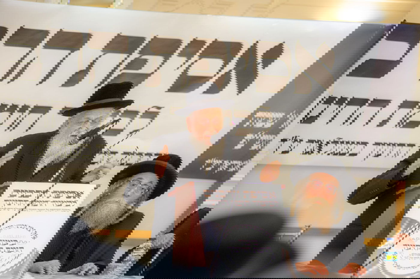 רבנים בלונדון מאיימים: קידום החוקים יוביל להגירת יהודים