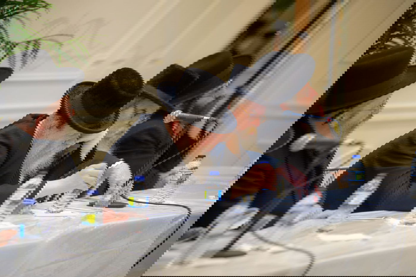 רבנים בלונדון מאיימים: קידום החוקים יוביל להגירת יהודים