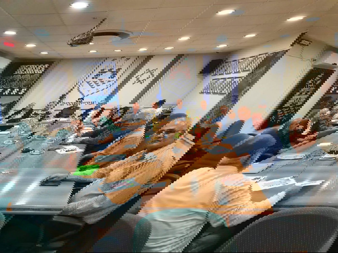 הישיבה הראשונה