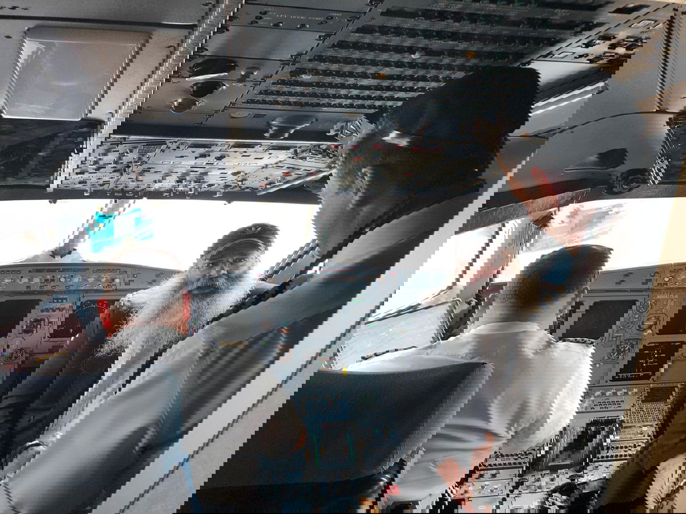 תיעוד מרגש: בר מצווה בגיל 44 בתא הטייס