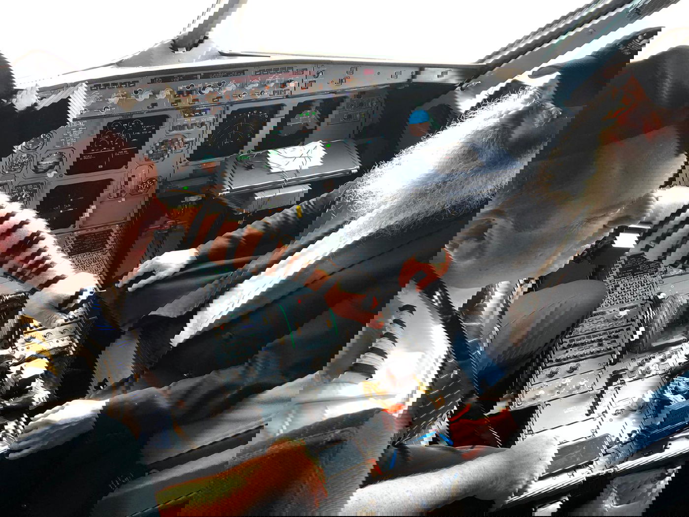 תיעוד מרגש: בר מצווה בגיל 44 בתא הטייס