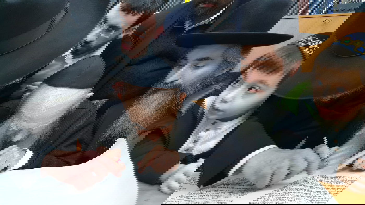 הגר"א מויאל חגג בר מצווה לבנו וכיבד את גדו"י בכתיבת אות