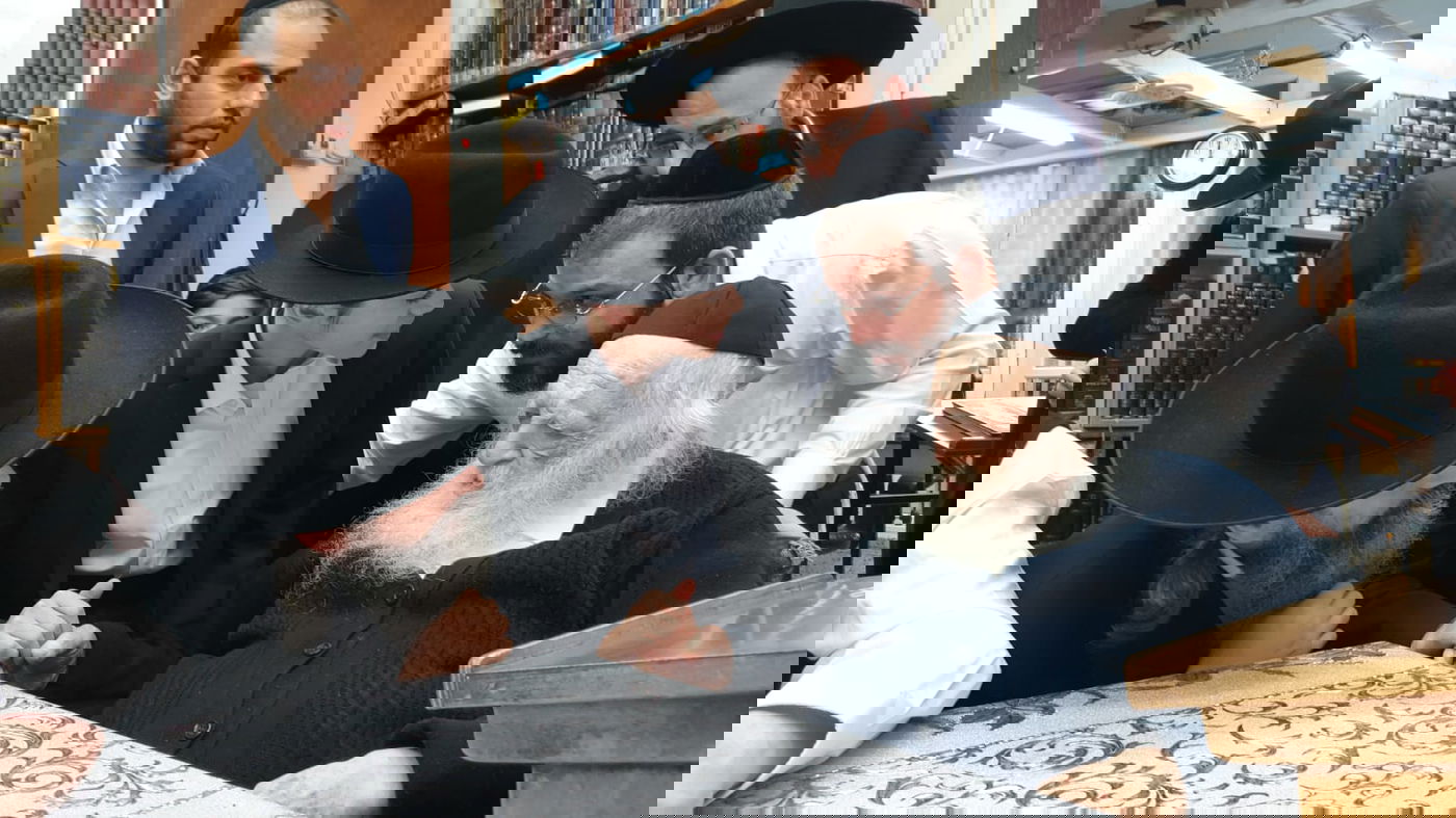 הגר"א מויאל חגג בר מצווה לבנו וכיבד את גדו"י בכתיבת אות