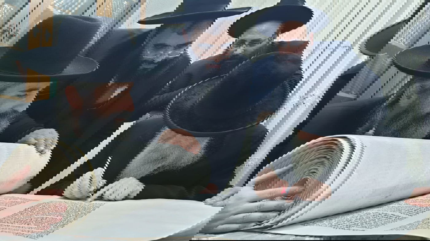 הגר"א מויאל חגג בר מצווה לבנו וכיבד את גדו"י בכתיבת אות