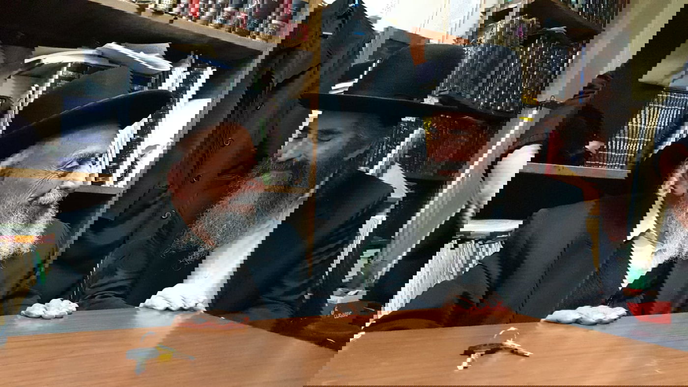 הגר"א מויאל חגג בר מצווה לבנו וכיבד את גדו"י בכתיבת אות