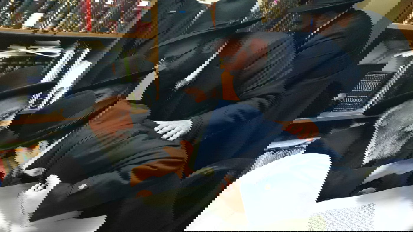 הגר"א מויאל חגג בר מצווה לבנו וכיבד את גדו"י בכתיבת אות