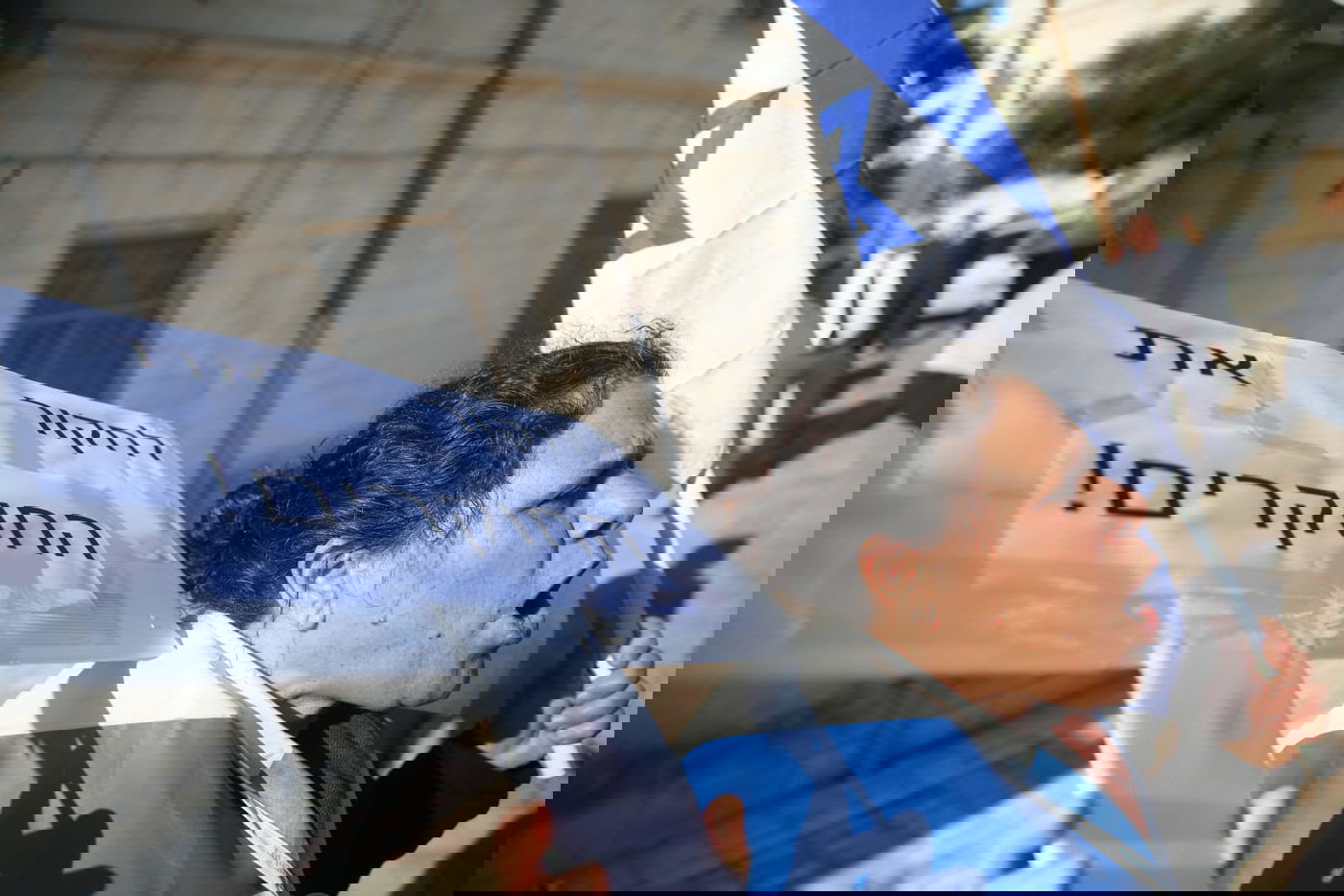 מחוץ לבית המשפט: מהומות בדיון על האנרכיסט,יונתן פולק