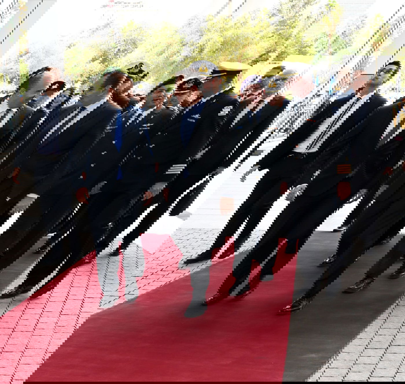 השר בנט נפגש עם שר ההגנה של יוון. צפו