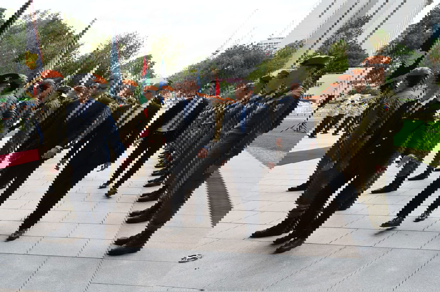 השר בנט נפגש עם שר ההגנה של יוון. צפו