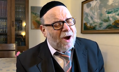 אריה ברונר שר ומדבר על פרשת שמות