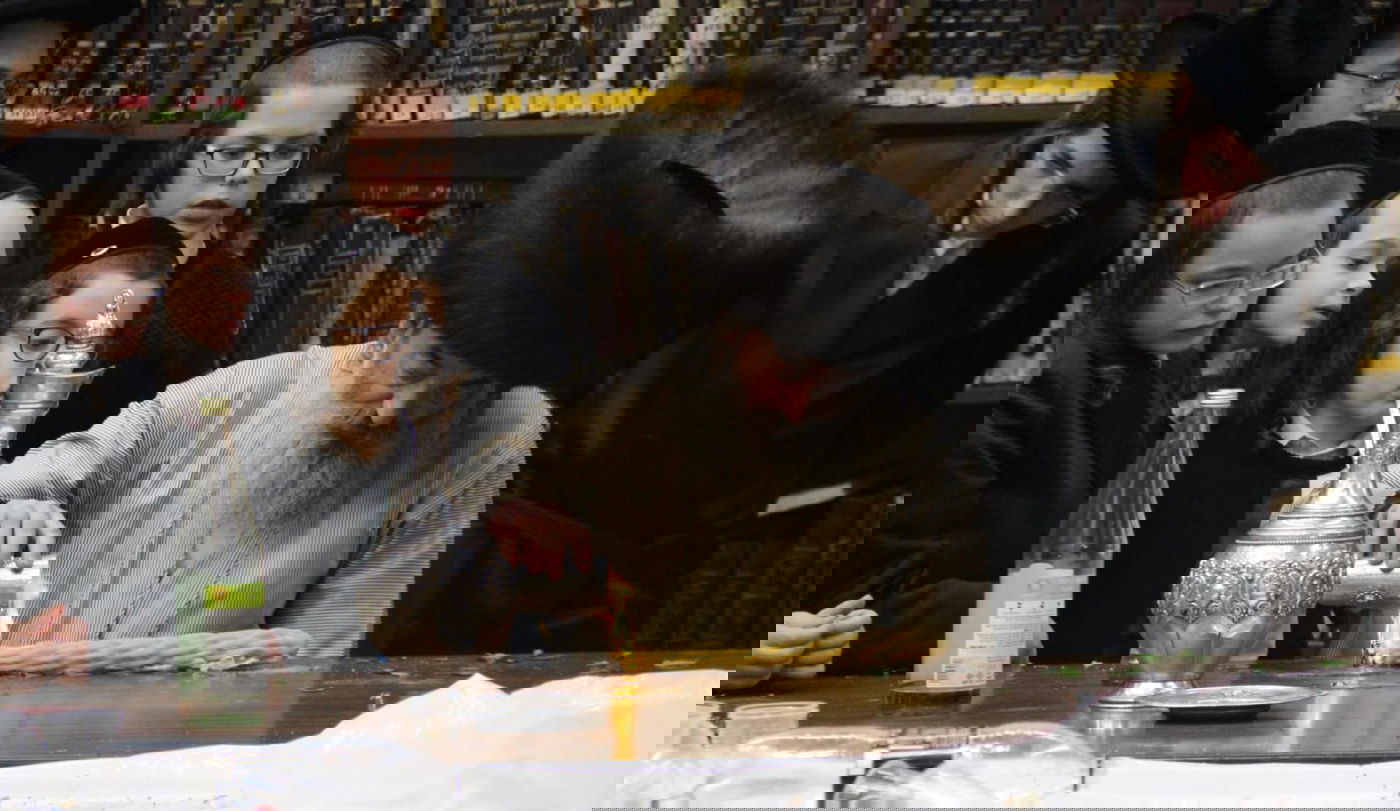 האדמו"רים מנדבורנה-צפת ולעלוב בצוותא בבני ברק