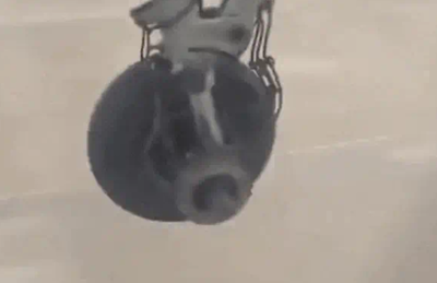 תיעוד מפחיד: גלגל המטוס עלה באש והתנתק