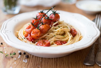 פסטה עם רוטב פסטו, עגבניות צלויות וריקוטה