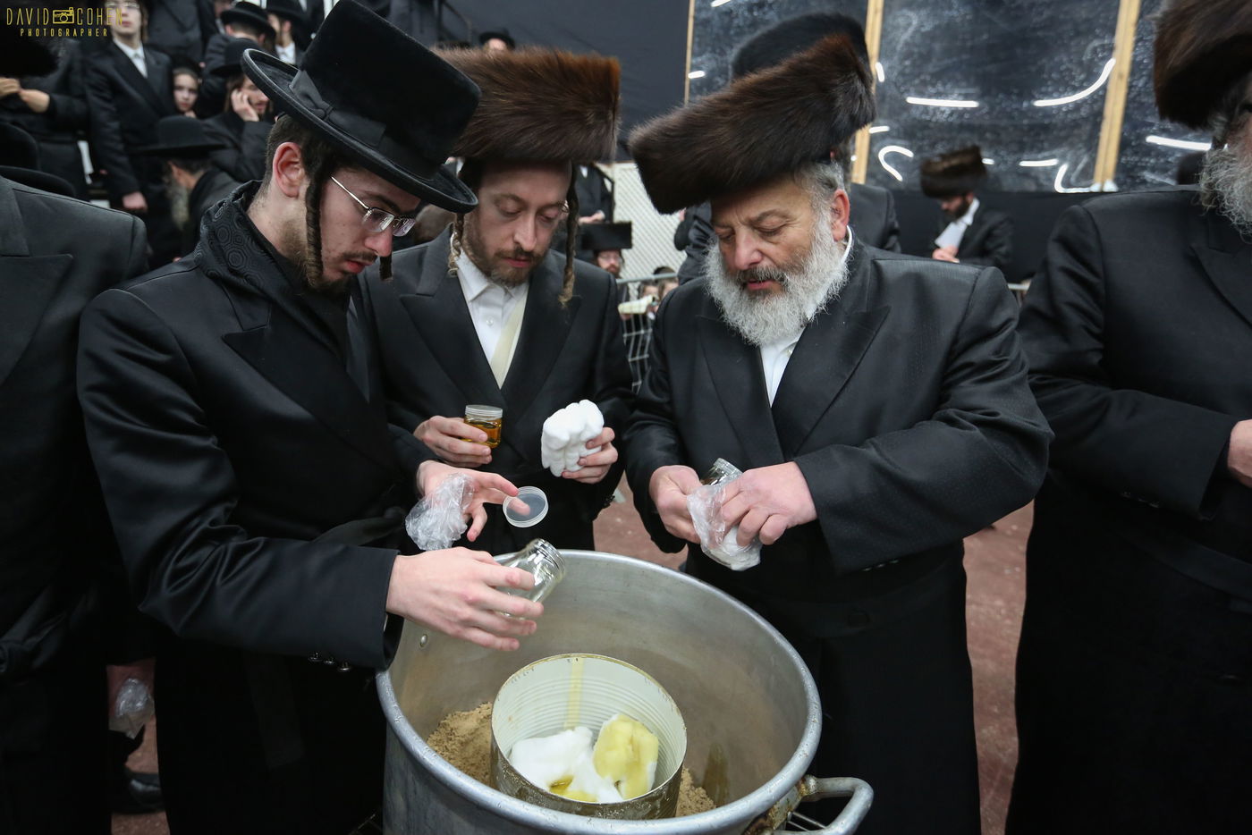 סליחות והדלקה: המשפיע ר' מיילך בידרמן במירון