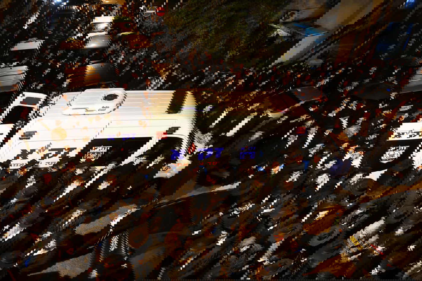 מסע הלווית הרבנית צפורה שפירא ע"ה. צפו