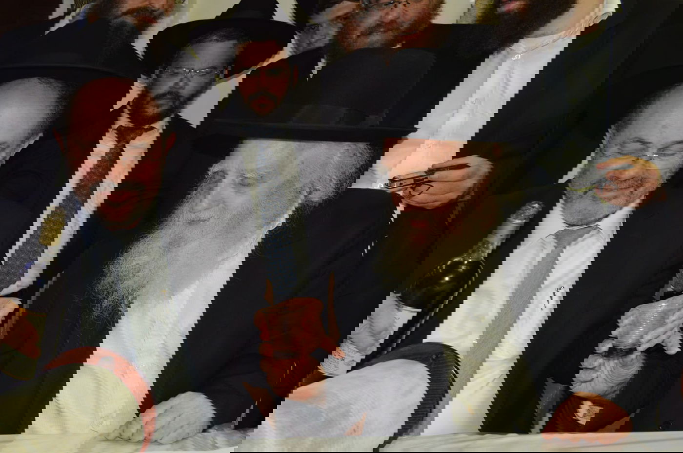 לבין עם הגר"צ פרידמן. ארכיון