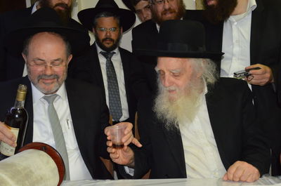 לבין עם הגר"צ פרידמן. ארכיון