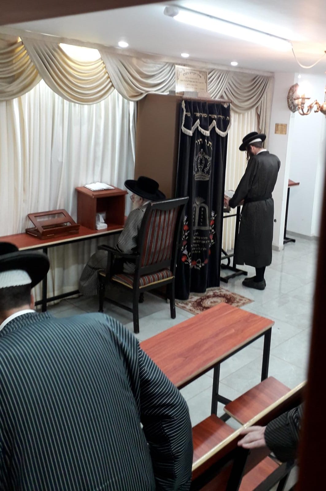 האדמו"ר מתולדות אהרן שבת בטבריה. צפו