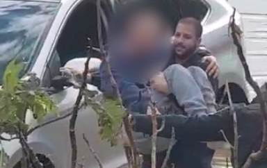 שוטרים חילצו נהג שנתקע עם רכב בשלולית