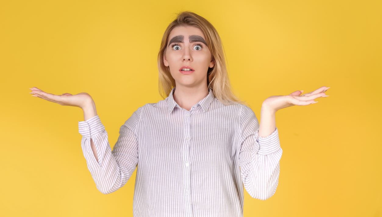 מחקר: נשים עם גבות עבות הן נרקיסיסטיות