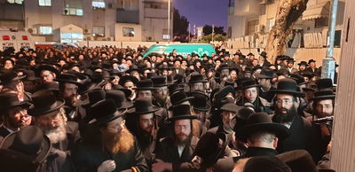 מחריד: הילדים הרכים אומרים קדיש על אבא