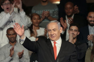 נתניהו לעג לגמגום של בני גנץ וספג ביקורות