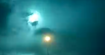 מרהיב ונדיר: המטאור נופל באמצע כביש 6