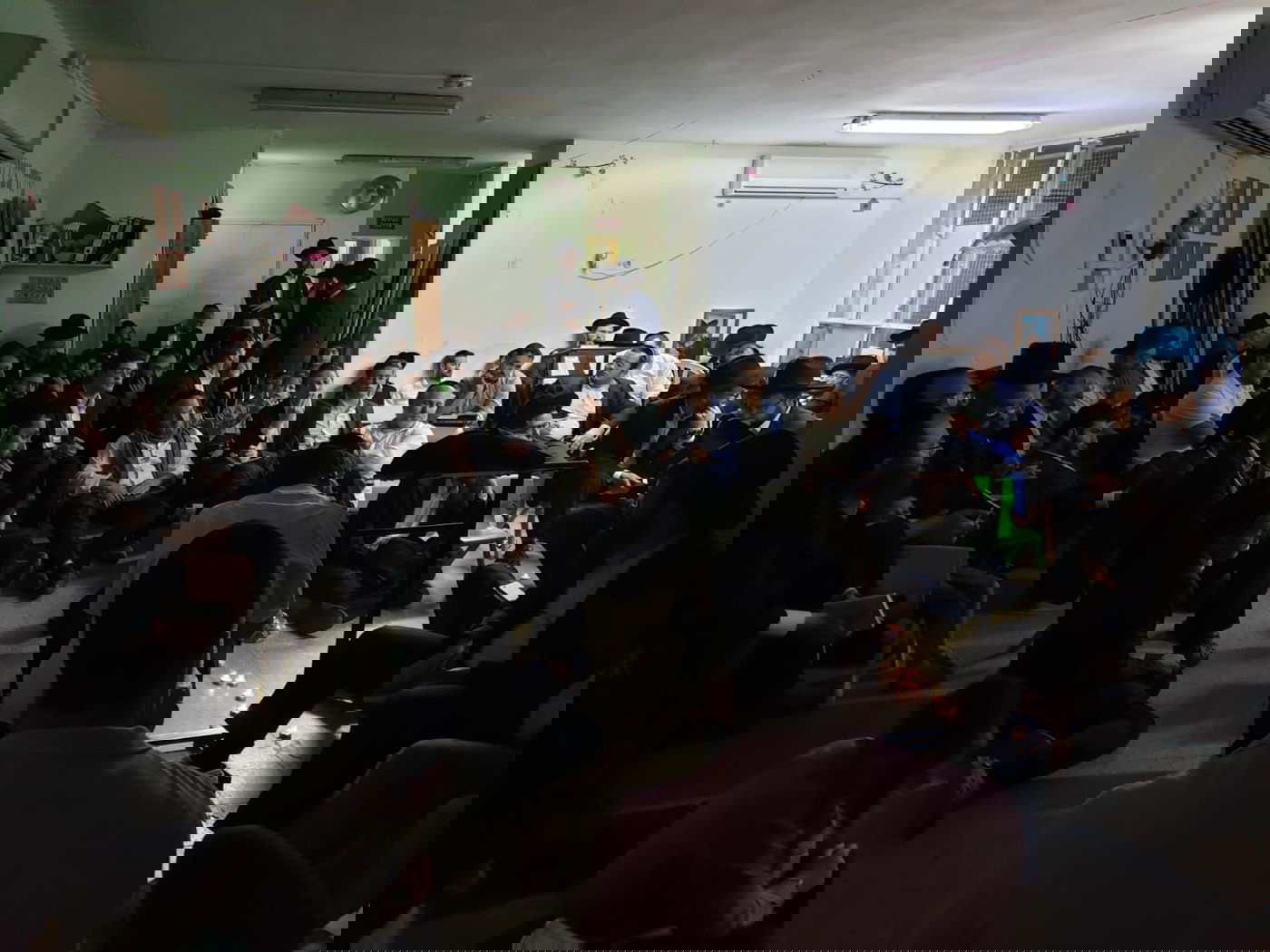 תשעה באב 150 החרדיים מצטופפים בגן של 40 מטר