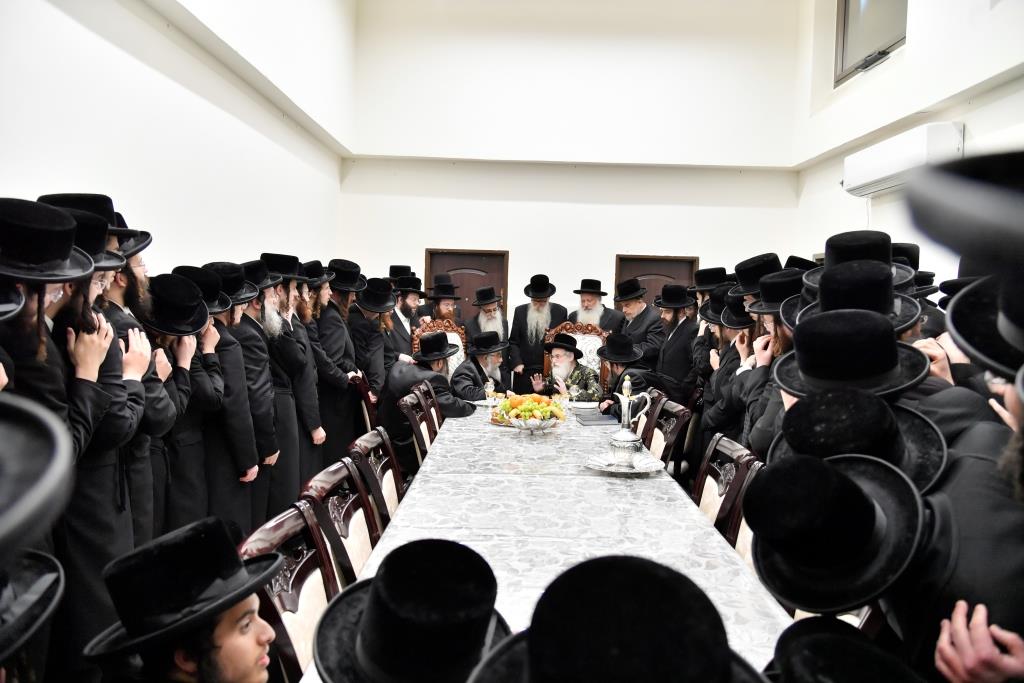 האדמו"ר מויז'ניץ-מונסי בביקור במעונו של הרבי מויז'ניץ