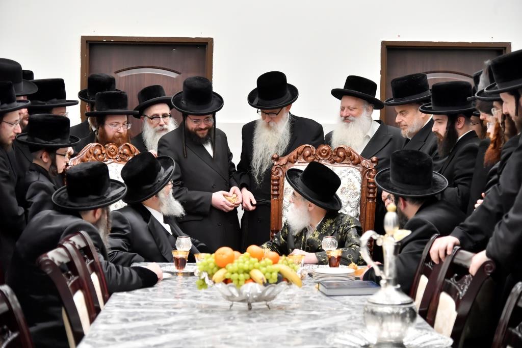 האדמו"ר מויז'ניץ-מונסי בביקור במעונו של הרבי מויז'ניץ