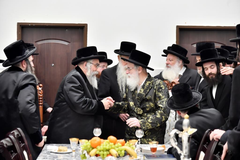 האדמו"ר מויז'ניץ-מונסי בביקור במעונו של הרבי מויז'ניץ